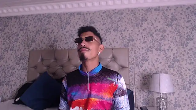 NoaahTylor online show from February 2026 07:48:01 PM