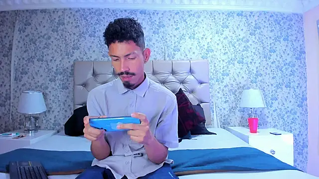 NoaahTylor online show from March 2026 06:11:01 PM