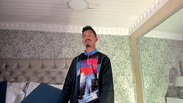 NoaahTylor online show from April 2026 01:22:02 AM