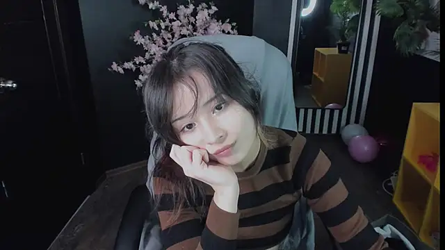 Snapshot of May_Ling chatting on March 2026 10:27:02 PM May Ling online show from March 2026 10:27:02 PM