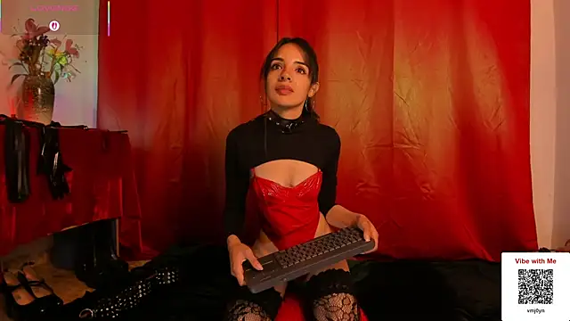 Snapshot of lilyruso chatting on April 2026 11:19:02 AM lilyruso online show from April 2026 11:19:02 AM