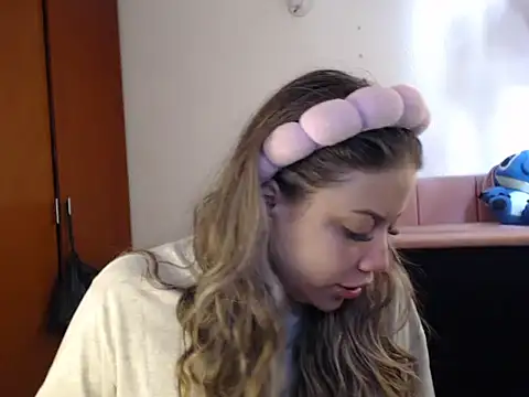 Snapshot of alaina_blesssed chatting on February 2026 06:15:01 PM alaina blesssed online show from February 2026 06:15:01 PM