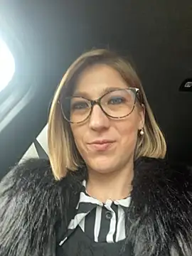 Snapshot of blondie-27 chatting on April 2026 12:32:01 PM blondie-27 online show from April 2026 12:32:01 PM