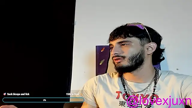 Snapshot of LovexJuxn8 chatting on March 2026 09:33:01 PM LovexJuxn8 online show from March 2026 09:33:01 PM