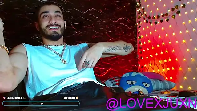 Snapshot of LovexJuxn8 chatting on June 2026 08:33:02 PM LovexJuxn8 online show from June 2026 08:33:02 PM