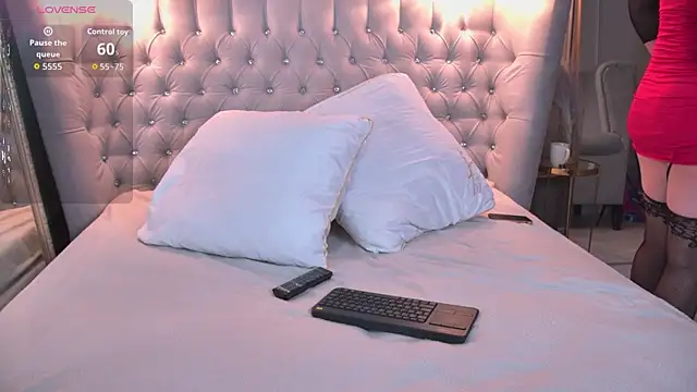 RubyReeves online show from March 2026 06:37:01 AM