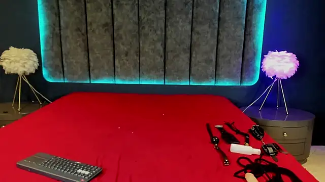 LuciaBeltrann online show from April 2026 07:19:02 PM