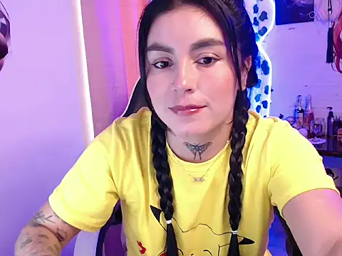 Snapshot of JanineRae chatting on March 2026 06:22:01 PM JanineRae online show from March 2026 06:22:01 PM