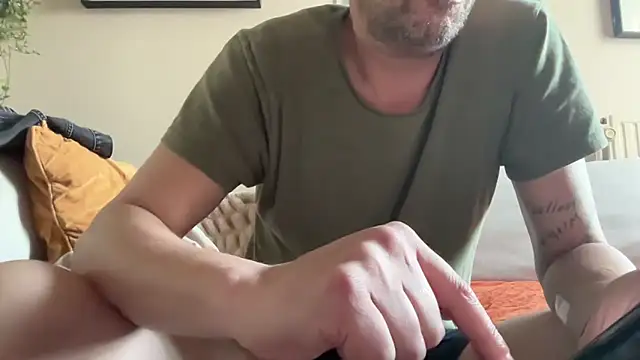 Snapshot of postman592 chatting on April 2026 05:40:01 PM postman592 online show from April 2026 05:40:01 PM