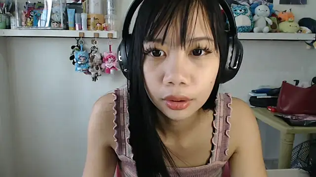 Snapshot of GloryKulikowski chatting on March 2026 02:19:01 AM GloryKulikowski online show from March 2026 02:19:01 AM