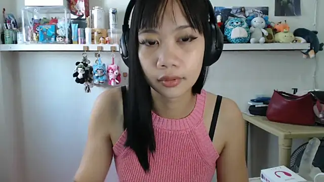 Snapshot of GloryKulikowski chatting on March 2026 02:17:01 AM GloryKulikowski online show from March 2026 02:17:01 AM