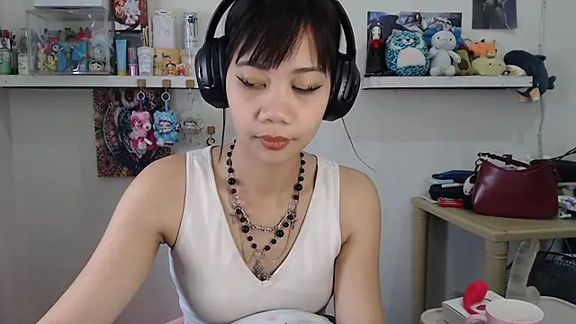 Snapshot of GloryKulikowski chatting on March 2026 02:17:02 AM GloryKulikowski online show from March 2026 02:17:02 AM