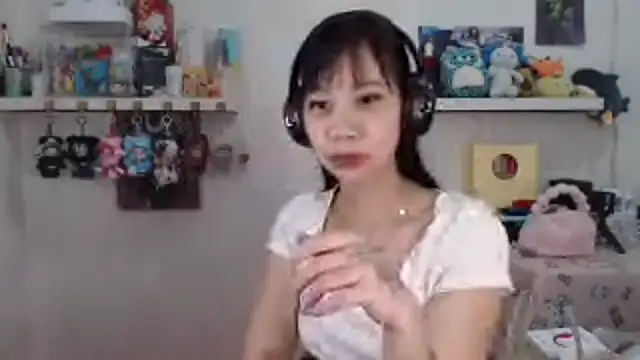 Snapshot of GloryKulikowski chatting on March 2026 02:17:02 AM GloryKulikowski online show from March 2026 02:17:02 AM