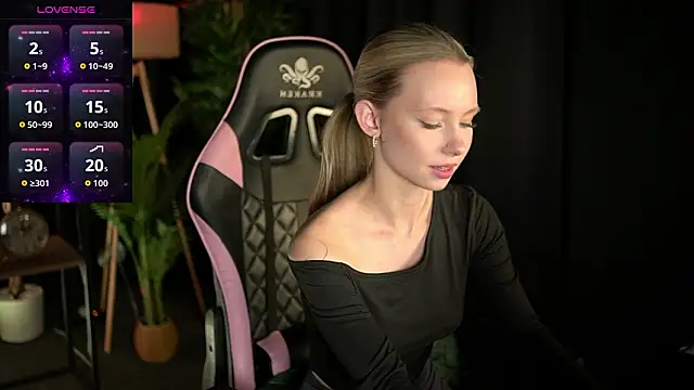 Snapshot of SweetDaisy_me chatting on March 2026 05:07:01 PM SweetDaisy me online show from March 2026 05:07:01 PM