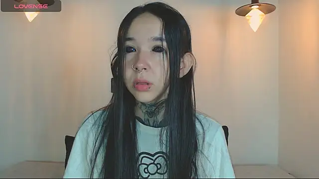 Snapshot of alien_eyes09 chatting on March 2026 01:33:02 AM alien eyes09 online show from March 2026 01:33:02 AM