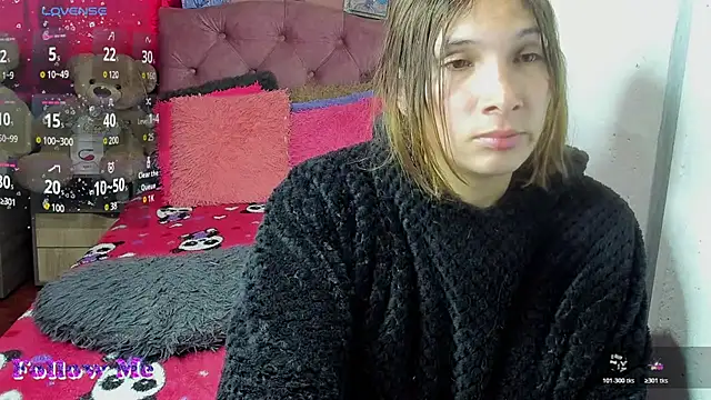 Snapshot of Tiffanny_bunny97 chatting on March 2026 09:51:02 PM Tiffanny bunny97 online show from March 2026 09:51:02 PM