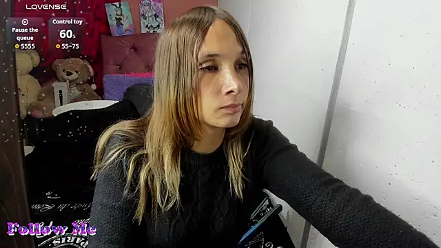 Snapshot of Tiffanny_bunny97 chatting on April 2026 11:07:02 PM Tiffanny bunny97 online show from April 2026 11:07:02 PM