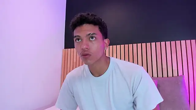 jhoystrong  online show from March 2026 07:31:02 PM