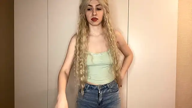 Snapshot of LudieWestre chatting on February 2026 05:03:01 PM LudieWestre online show from February 2026 05:03:01 PM