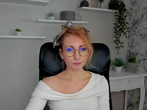 CinderellaMoon online show from February 2026 06:26:01 AM