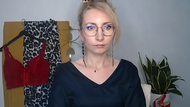 CinderellaMoon online show from April 2026 05:21:01 AM