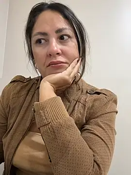 Snapshot of leona-david chatting on April 2026 12:17:02 PM leona-david online show from April 2026 12:17:02 PM