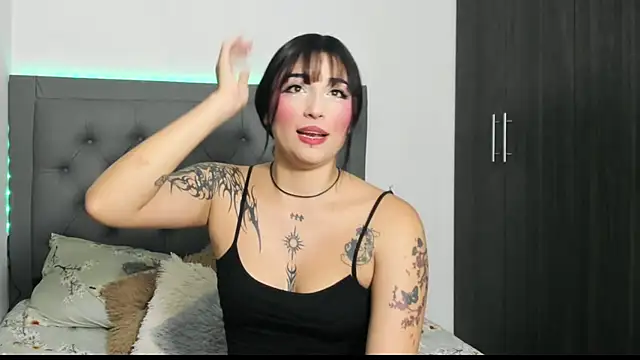 Snapshot of ImEmily__ chatting on April 2026 12:33:01 AM ImEmily online show from April 2026 12:33:01 AM