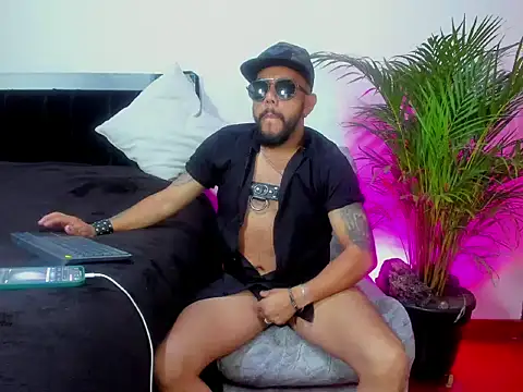 Snapshot of King_bear_25 chatting on March 2026 03:41:02 AM King bear 25 online show from March 2026 03:41:02 AM