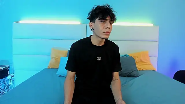 abrilandjulian online show from February 2026 11:33:01 AM