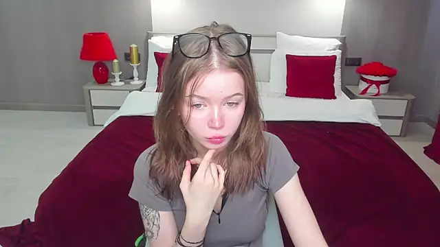 Snapshot of Violetta__Dreams chatting on April 2026 04:24:02 AM Violetta Dreams online show from April 2026 04:24:02 AM