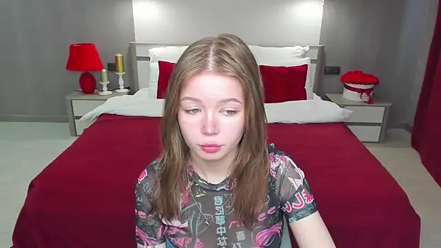 Snapshot of Violetta__Dreams chatting on April 2026 11:23:02 AM Violetta Dreams online show from April 2026 11:23:02 AM