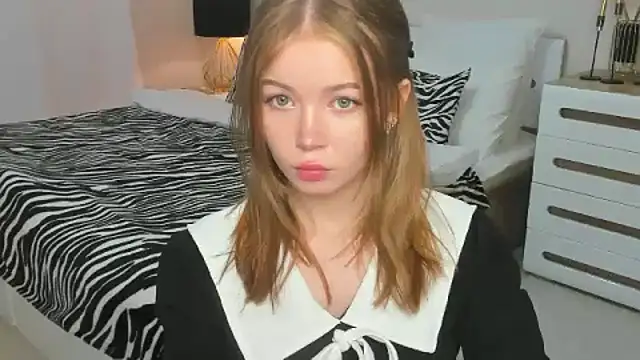 Snapshot of Violetta__Dreams chatting on May 2026 06:13:01 PM Violetta Dreams online show from May 2026 06:13:01 PM