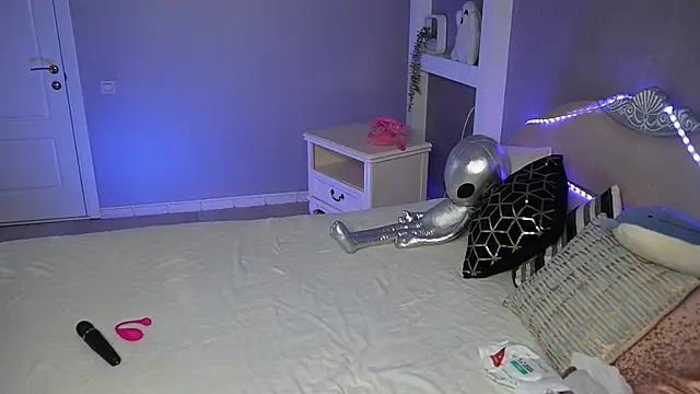 AlisMil online show from February 2026 10:22:02 AM