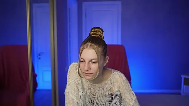 Snapshot of AlisMil chatting on April 2026 09:32:02 AM AlisMil online show from April 2026 09:32:02 AM