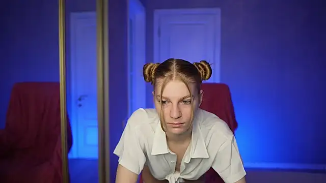 Snapshot of AlisMil chatting on April 2026 09:29:02 AM AlisMil online show from April 2026 09:29:02 AM