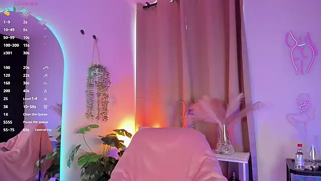 NahomyVega online show from June 2026 08:33:02 PM