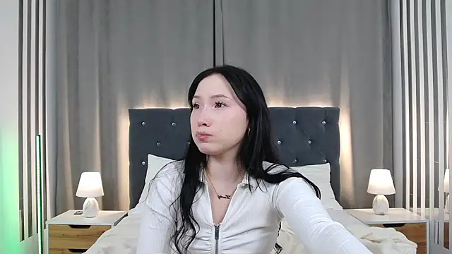 Snapshot of VikkyVonn chatting on March 2026 12:11:01 PM VikkyVonn online show from March 2026 12:11:01 PM