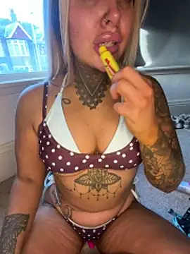 Summerwestt online show from April 2026 06:10:01 PM