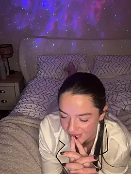 Snapshot of Maisierose chatting on February 2026 12:51:01 AM Maisierose online show from February 2026 12:51:01 AM