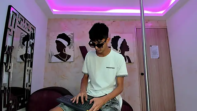 KITTY BOSH online show from February 2026 01:20:01 PM