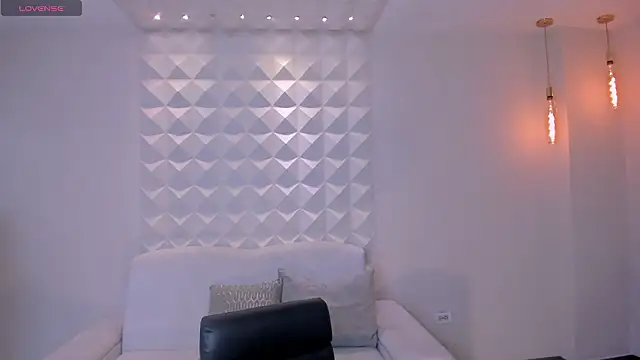 Snapshot of CarolineEvans_x chatting on February 2026 04:23:02 AM CarolineEvans x online show from February 2026 04:23:02 AM