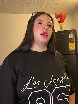 Sofi Collinss online show from April 2026 11:48:01 PM