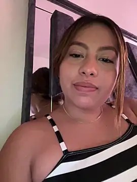 Snapshot of Emiily_joee_ chatting on April 2026 09:01:01 PM Emiily joee online show from April 2026 09:01:01 PM