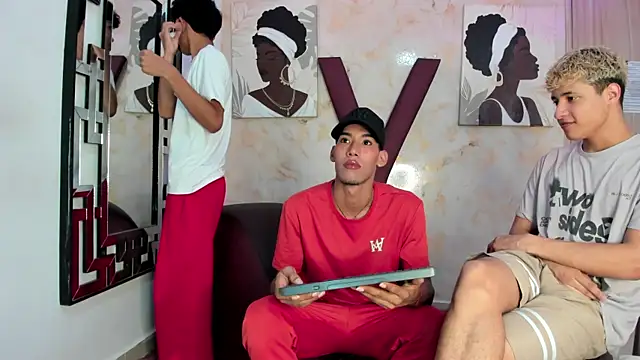 GREEN BOYS online show from April 2026 07:34:01 PM