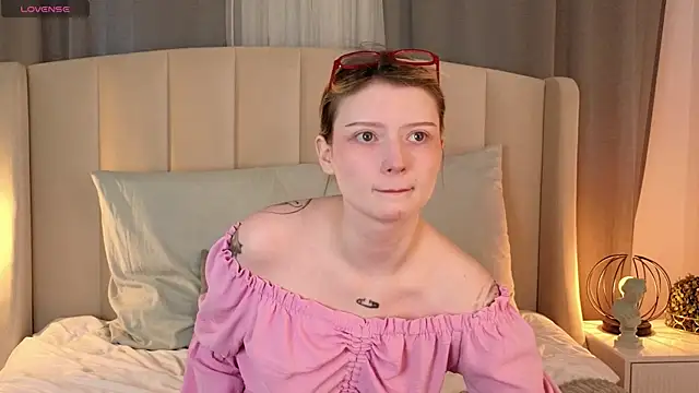 AlyssFrost online show from April 2026 02:10:01 AM