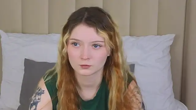 Snapshot of AlyssFrost chatting on June 2026 02:54:02 AM AlyssFrost online show from June 2026 02:54:02 AM