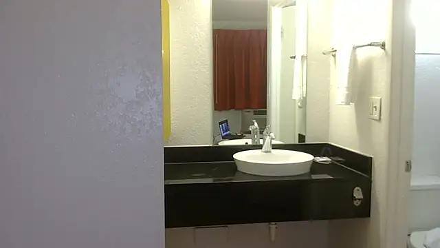 Snapshot of RoseColoredGlasses chatting on March 2026 01:20:02 AM RoseColoredGlasses online show from March 2026 01:20:02 AM