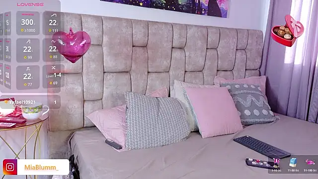 MiiaBlumm  online show from February 2026 01:11:01 PM