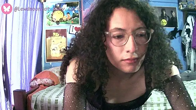 Snapshot of lewd_mooncat chatting on April 2026 10:10:02 PM lewd mooncat online show from April 2026 10:10:02 PM