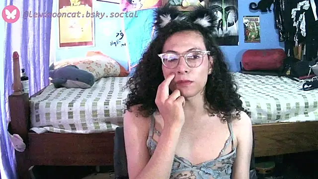 Snapshot of lewd_mooncat chatting on May 2026 10:36:02 PM lewd mooncat online show from May 2026 10:36:02 PM